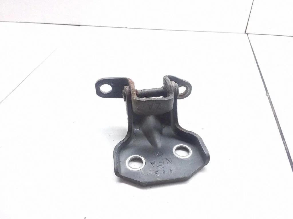 Front door upper hinge – front left