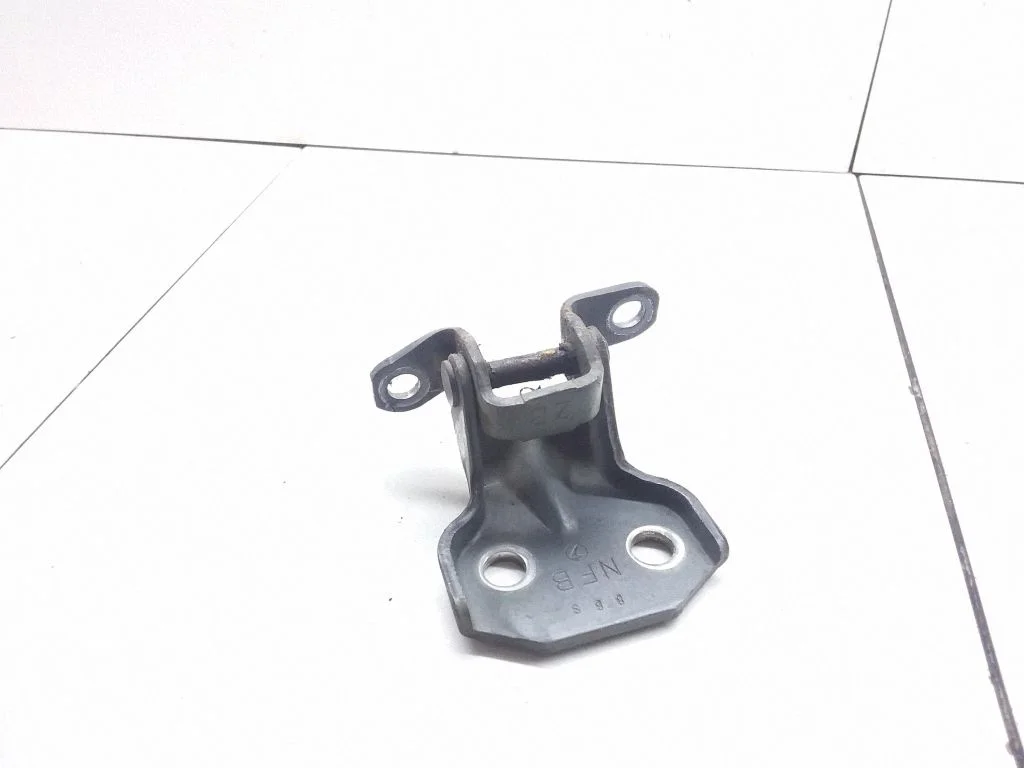 Front door upper hinge – front left