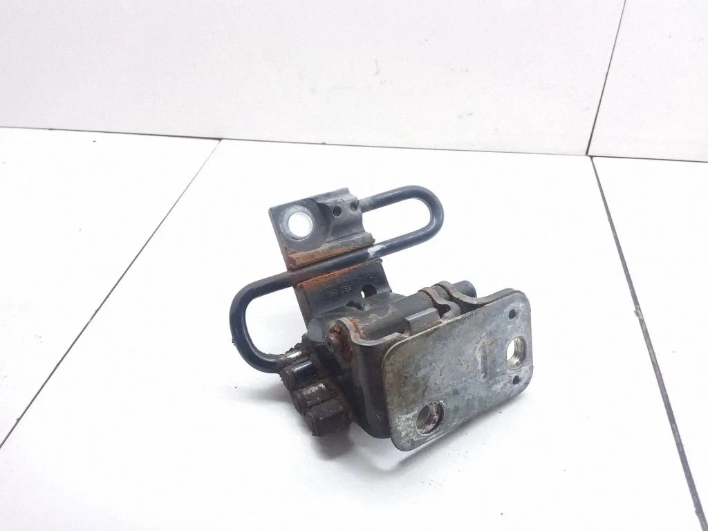 Front door upper hinge – Audi A6 Allroad C5 (1999-2005)