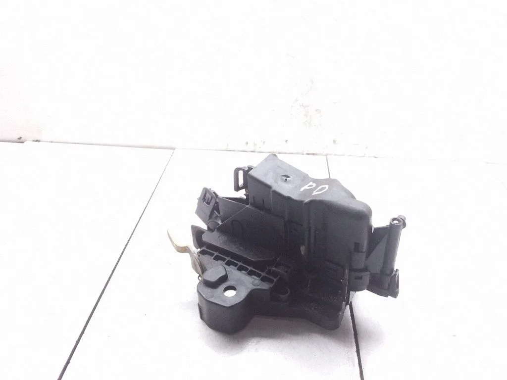 Front door lock – Mercedes-Benz CLK-Class A208 C208 (1997-2002)