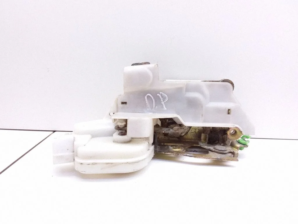 Front door lock – Mitsubishi Colt (1992-1996)