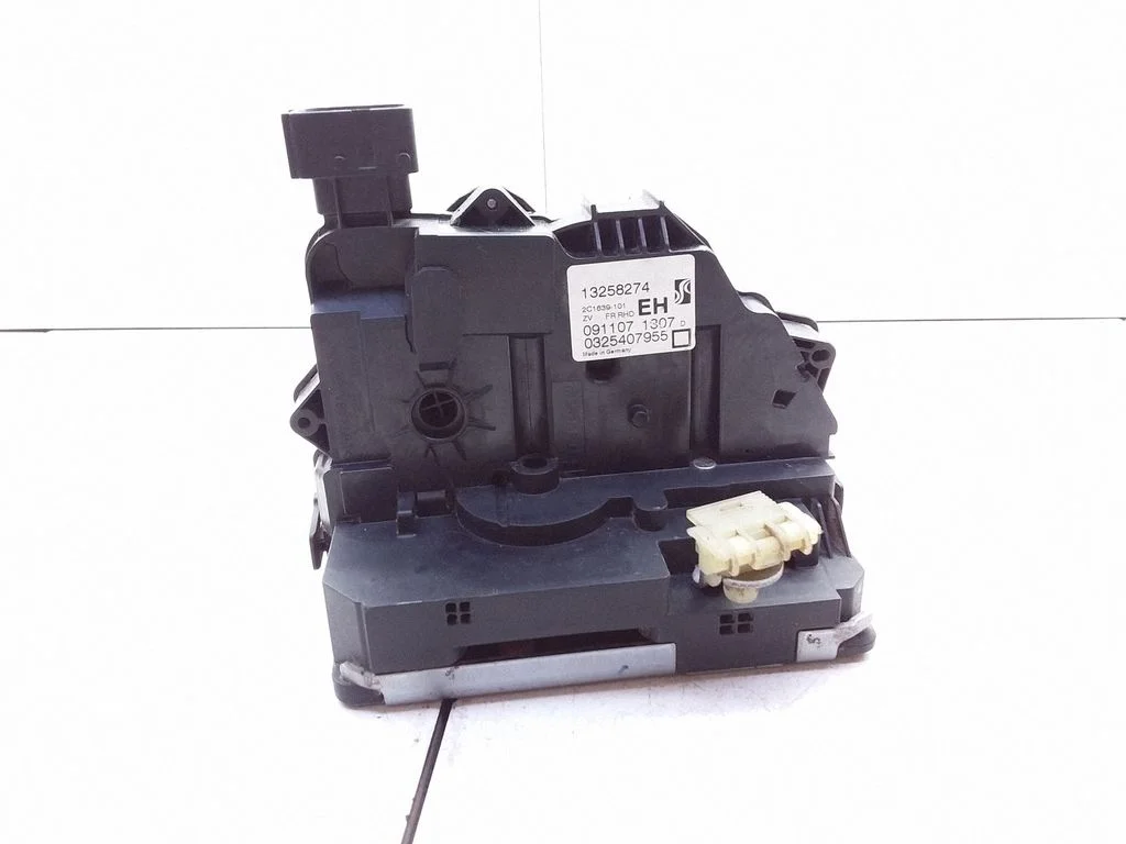 Front door lock – Opel Corsa D (2006-2014)