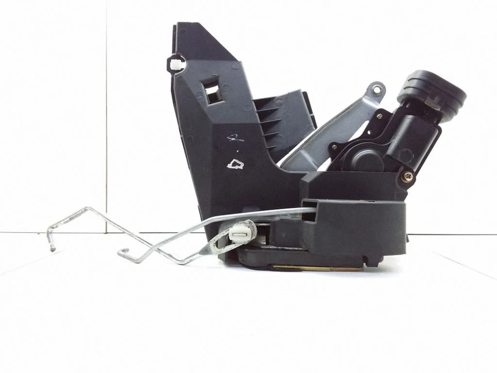 Front door lock – Toyota Corolla Verso E110 (1997-2001)