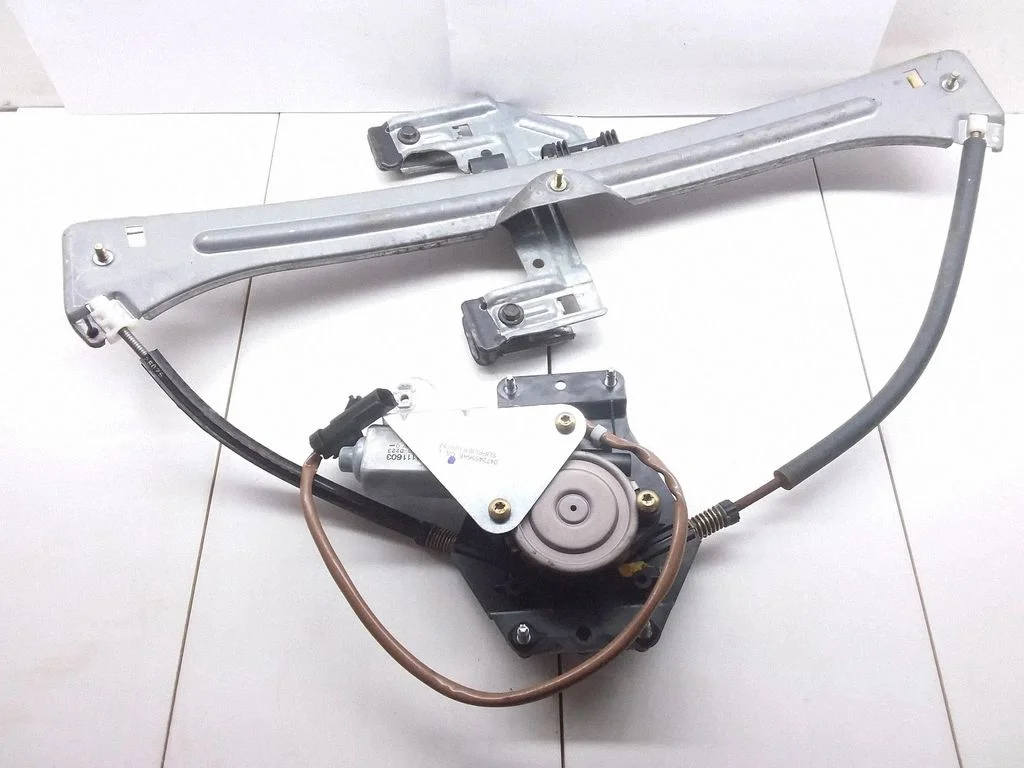 Front door window regulator with motor 04724556AE