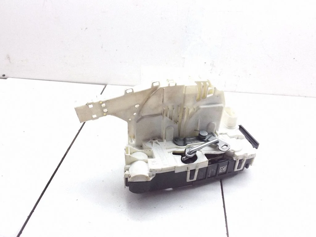 Sliding door lock – Mercedes-Benz Sprinter W906 (2006-2018)