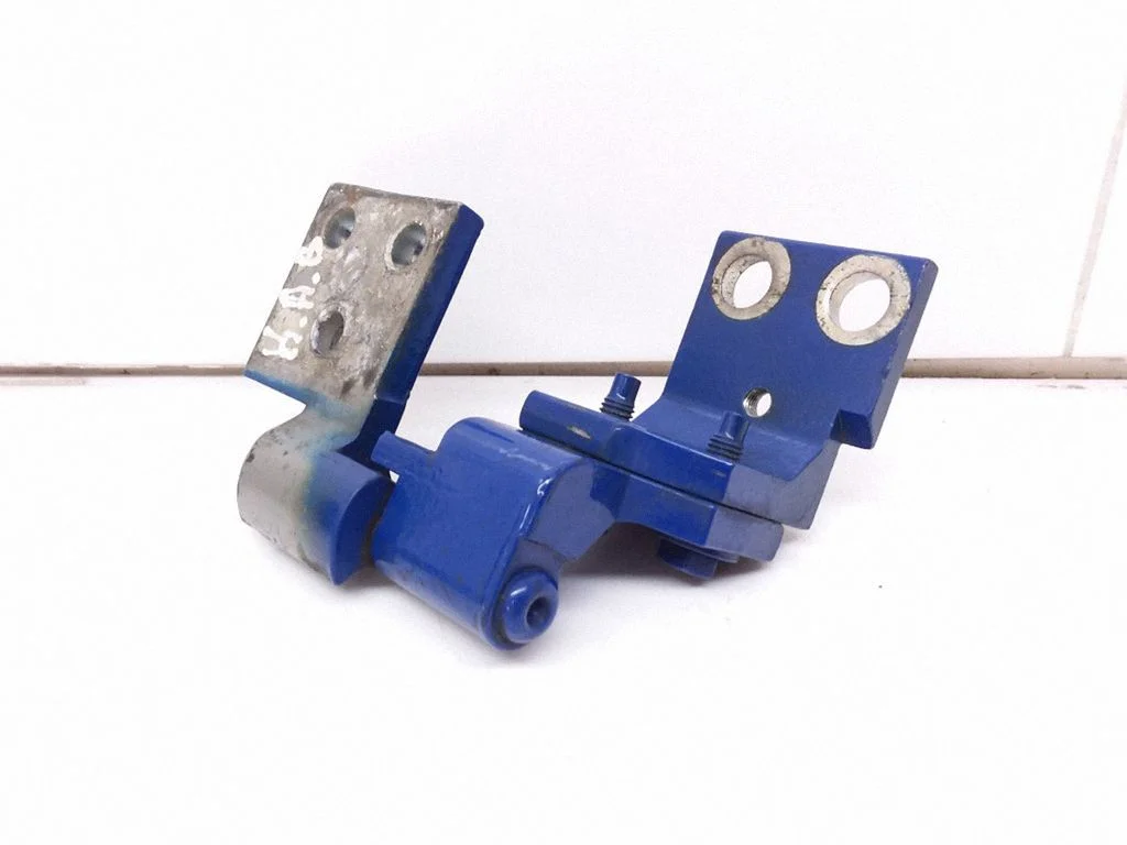 Loading door lower hinge – Citroen Berlingo (2003-2007)