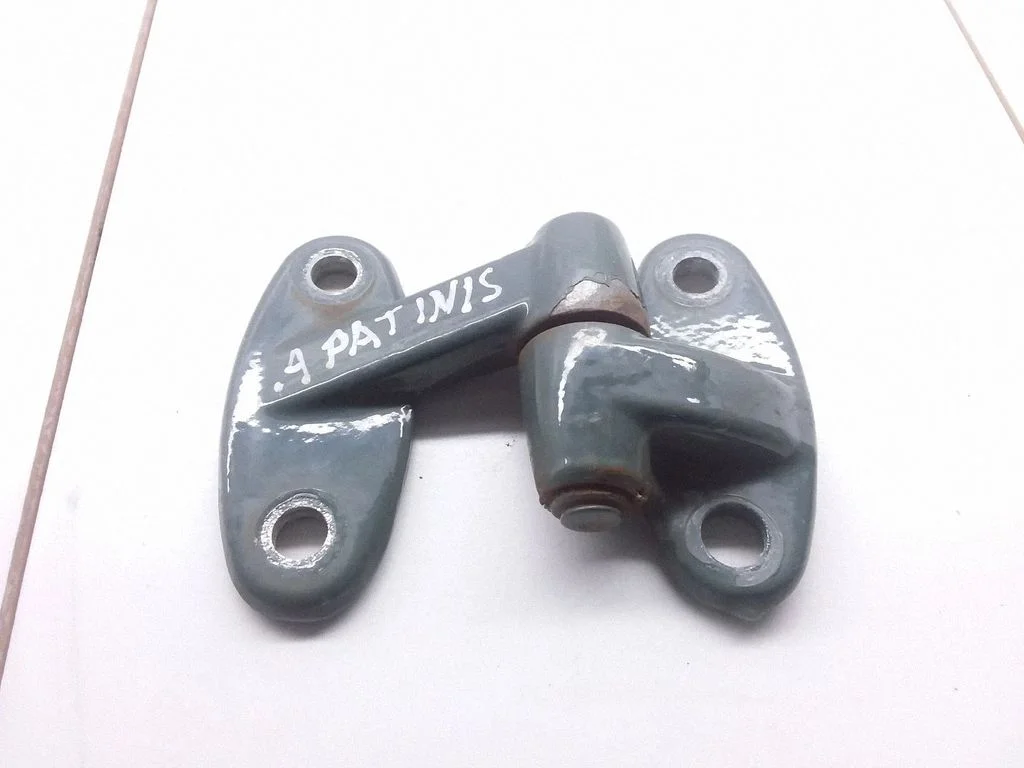 Loading door lower hinge – Land Rover Defender (2007-2016)