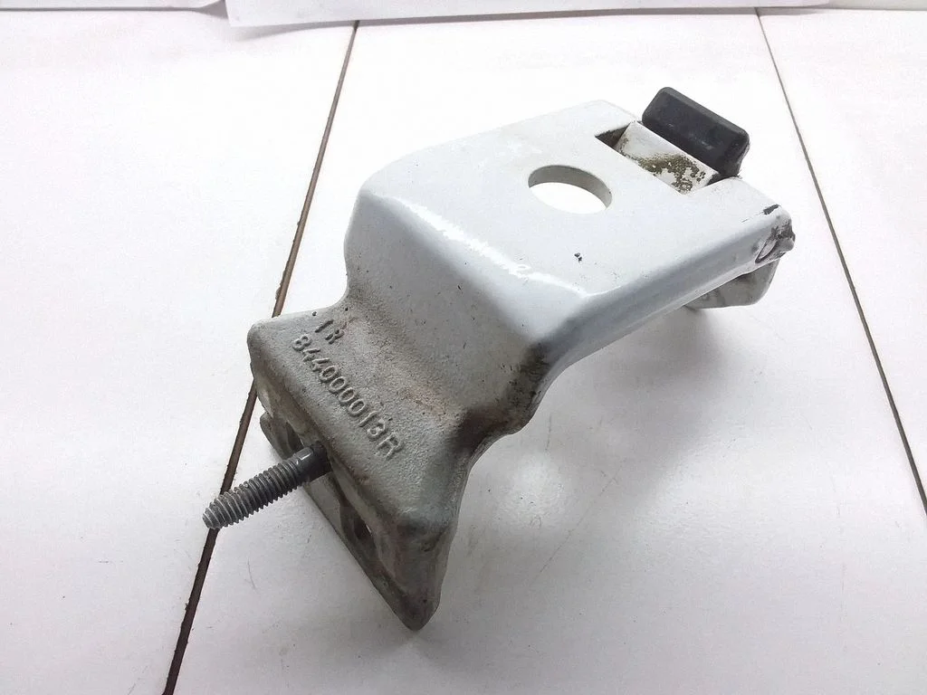 Laadimisukse ülemine hing – Renault Master III (2010-2024)