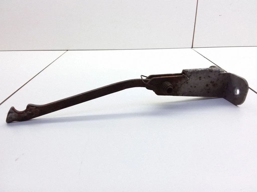 Loading door check strap stopper – Renault Trafic II (X83) (2001-2014)