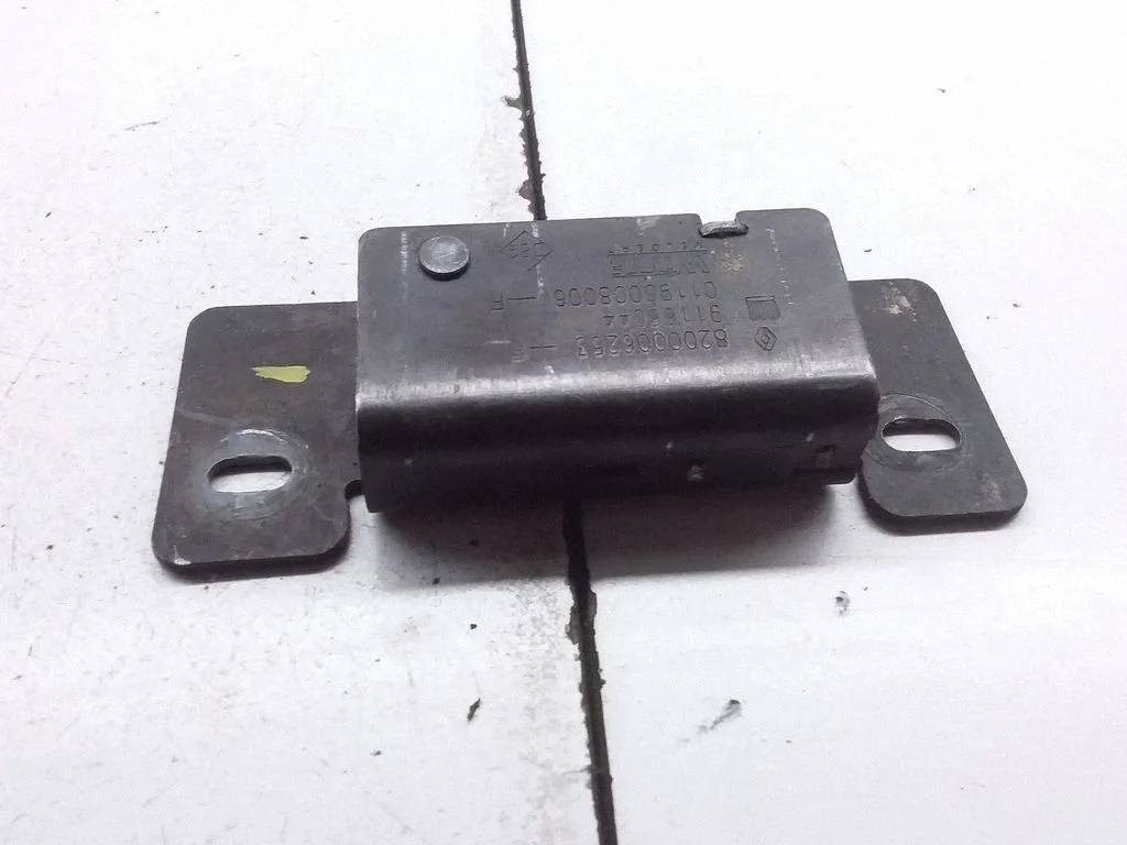Laadimisukse luku vastus – Opel Vivaro (2001-2014)
