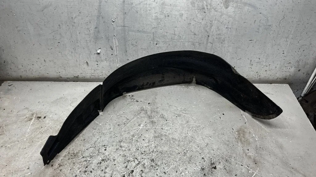 Rear arch fender liner splash guards – right