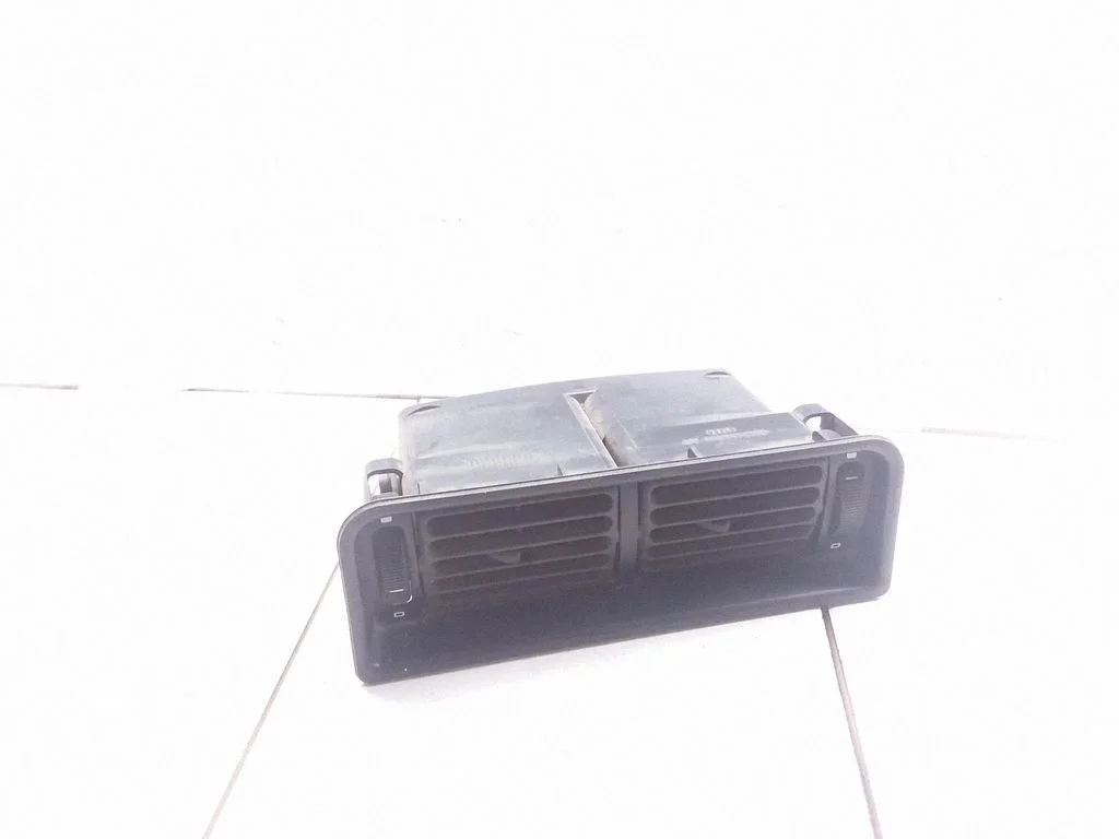 Dash center air vent grill 87BGA014L21AA – Ford Sierra (1987-1993)