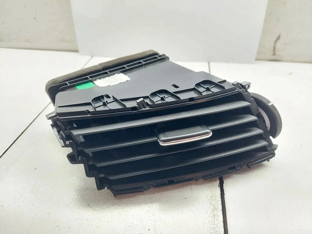 Dash center air vent grill – Nissan Navara D23 (2015-)