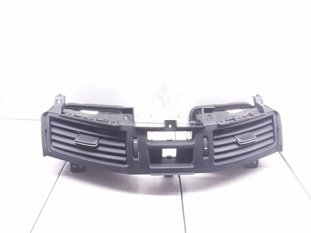 Dash center air vent grill – Nissan Navara D23 (2015-)