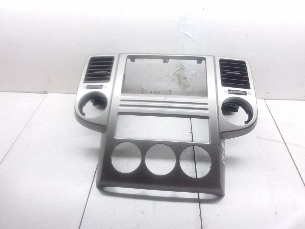 Dash center air vent grill – Nissan X-Trail T30 (2001-2007)