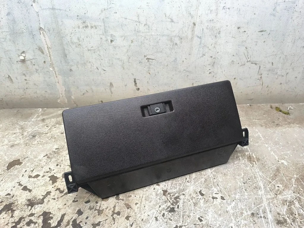 Glove box 443857035
