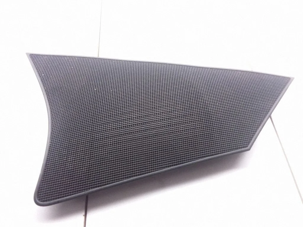 Dash center speaker trim cover – Mercedes-Benz E-Class W212 (2009-2016)