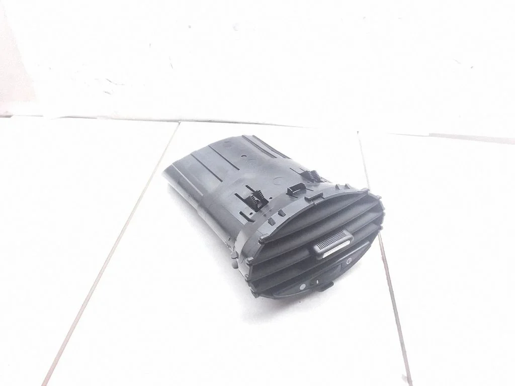 Armatuurlaua külje õhutusresti kate – Ford Focus C-MAX (2003-2010)