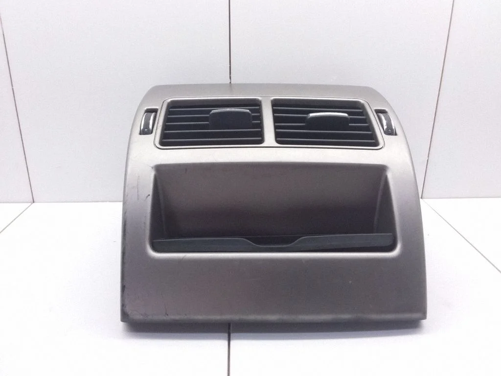Rear air vent grill 8X235467446APIA02