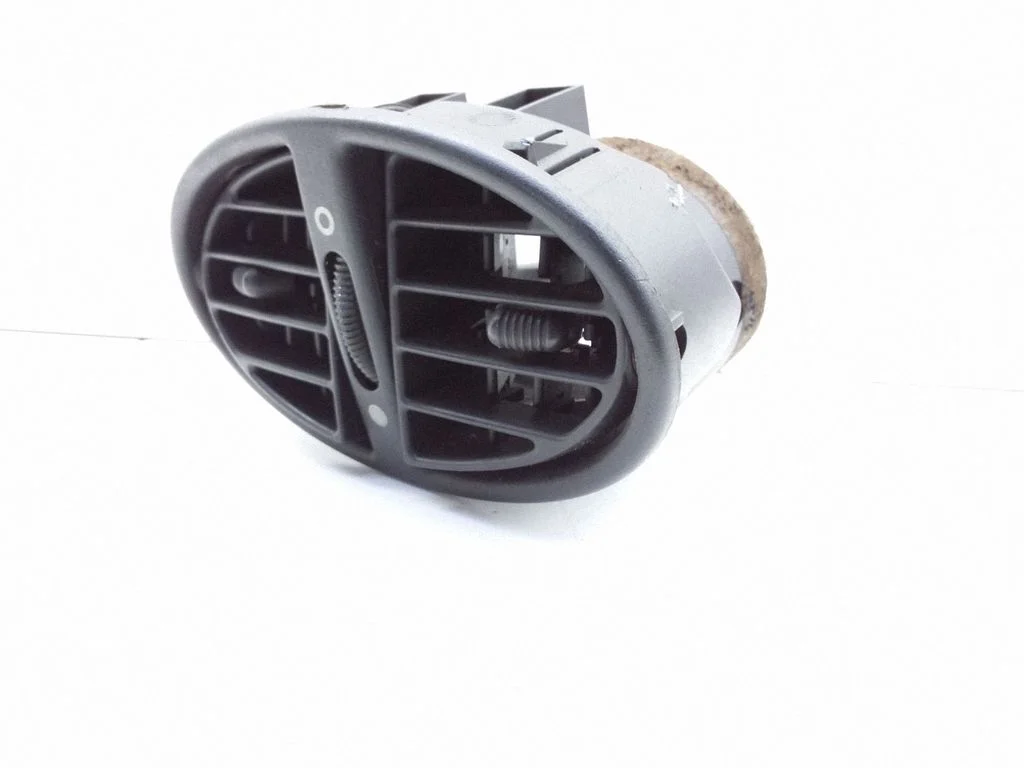Rear air vent grill JBD100850