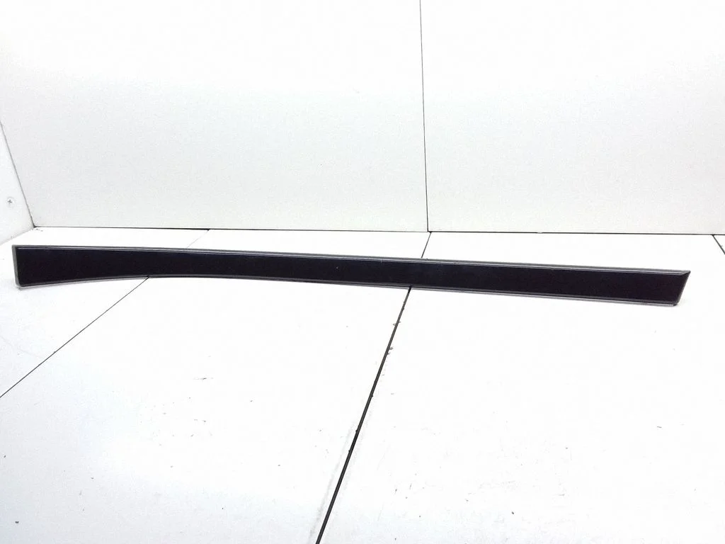 Eesmise ukse viimistlusriba – BMW 5-seeria E39 (1996-2003)