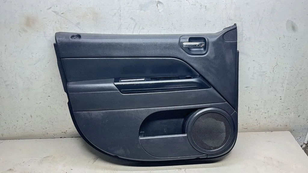 Front door card panel trim 197384002