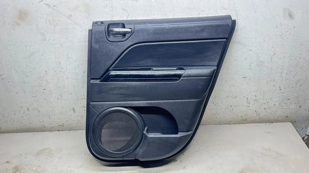 Rear door card panel trim 197013321
