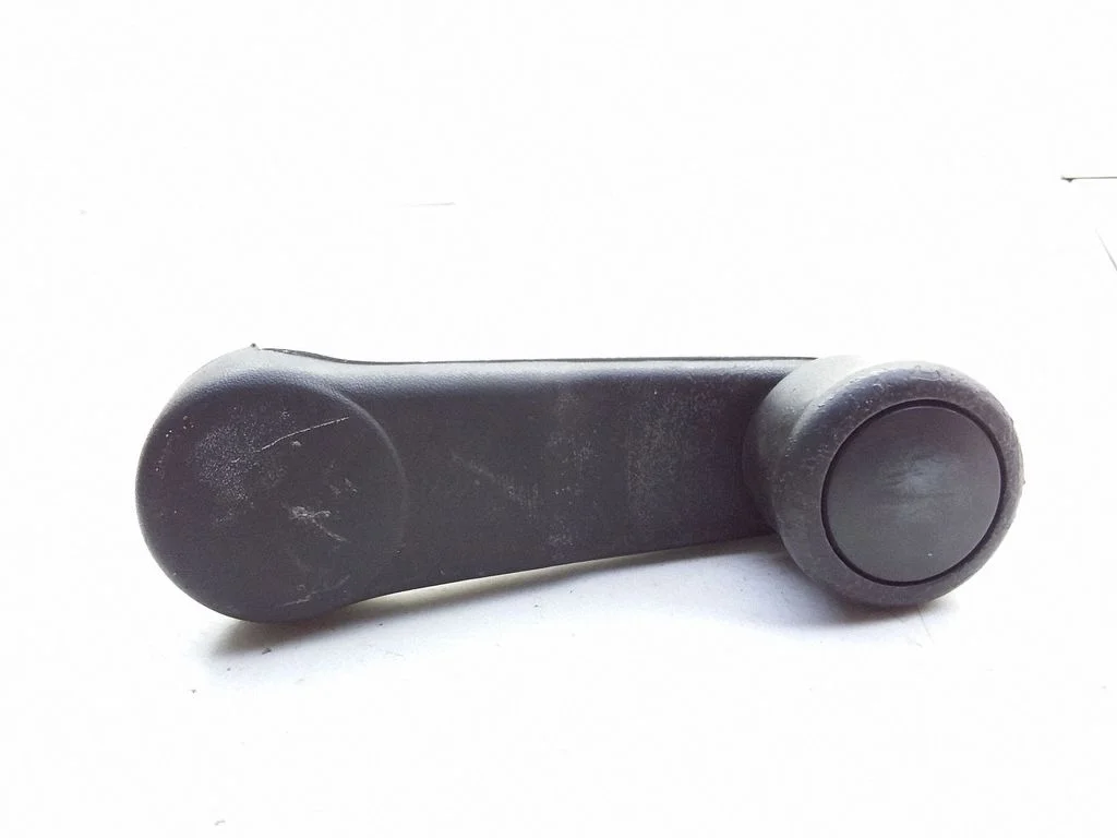 Rear door window winding handle