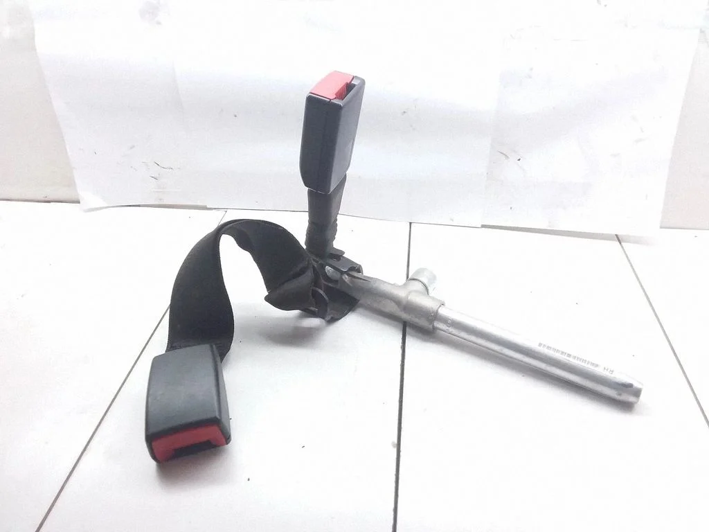 Rear seatbelt buckle – BMW 3 Series E90 E91 (2005-2012)