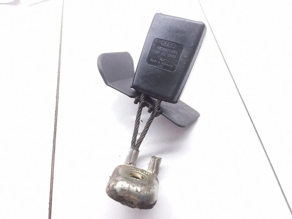 Rear seatbelt buckle – Audi A6 S6 C4 4A (1994-1997)