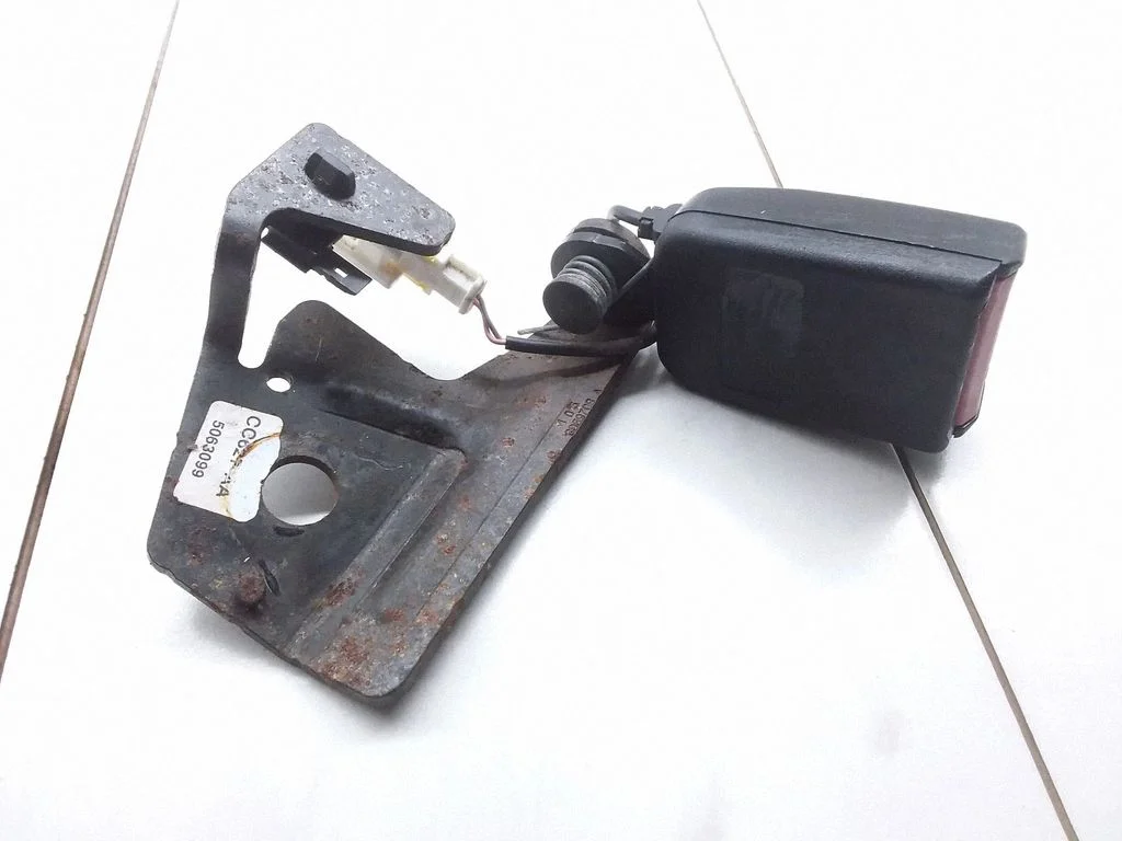 Rear seatbelt buckle – Citroen C4 I (2004-2010)