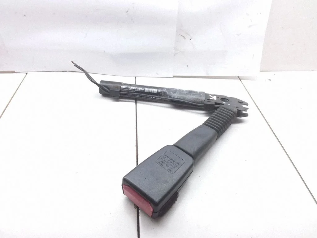 Front seatbelt buckle – BMW 3 Series E90 E91 (2005-2012)
