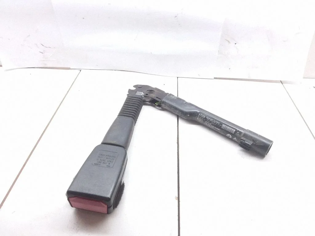Front seatbelt buckle – BMW 3 Series E90 E91 (2005-2012)