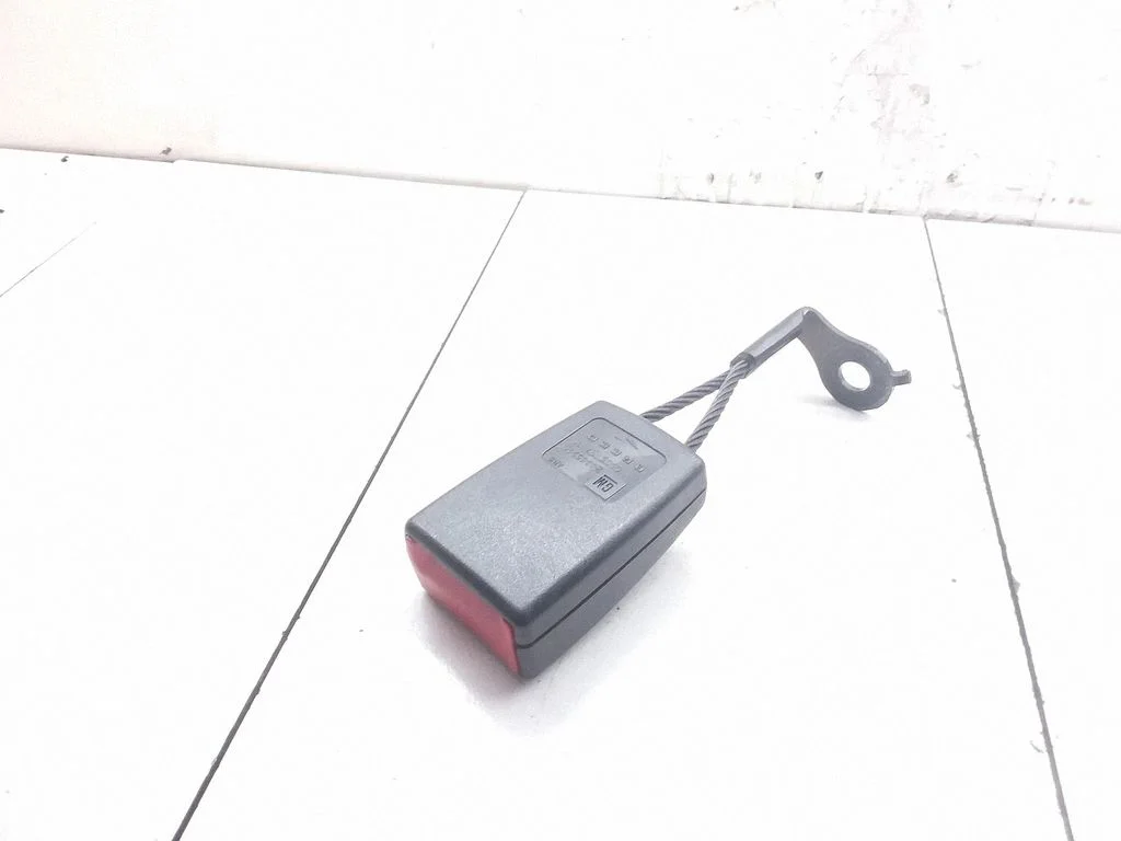 Middle seatbelt buckle (rear) – Opel Vectra C (2002-2005)