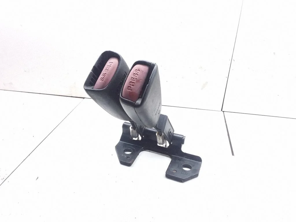 Middle seatbelt buckle (rear) 319362