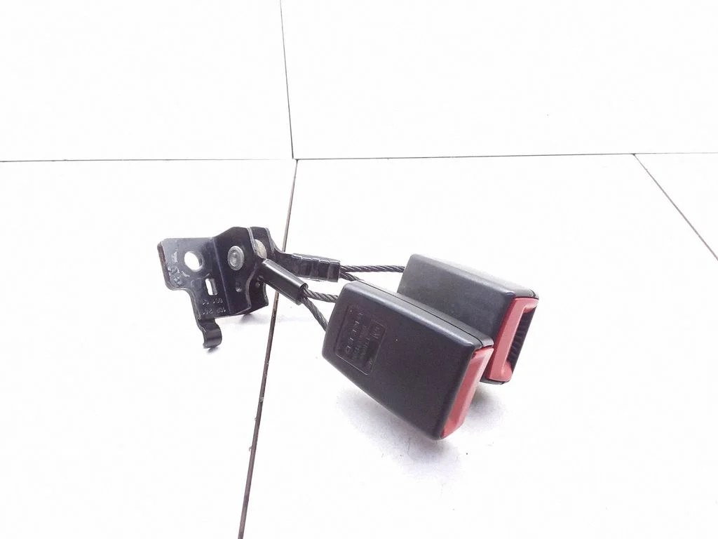 Middle seatbelt buckle (rear) – Opel Vectra C (2002-2005)