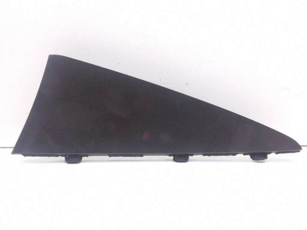 Seat belt trim 68246AV600