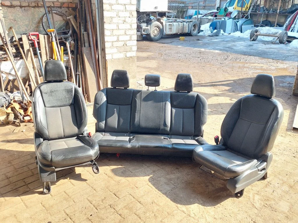 Seat set – Nissan Navara D23 (2015-)