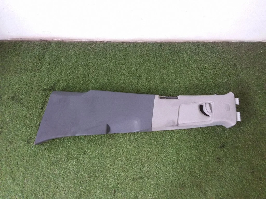 (B) piilari kate (ülemine) – Audi Q7 4L (2005-2015)