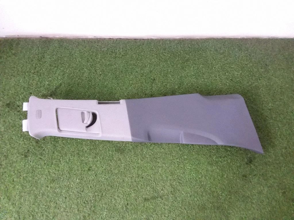 (B) piilari kate (ülemine) – Audi Q7 4L (2005-2015)