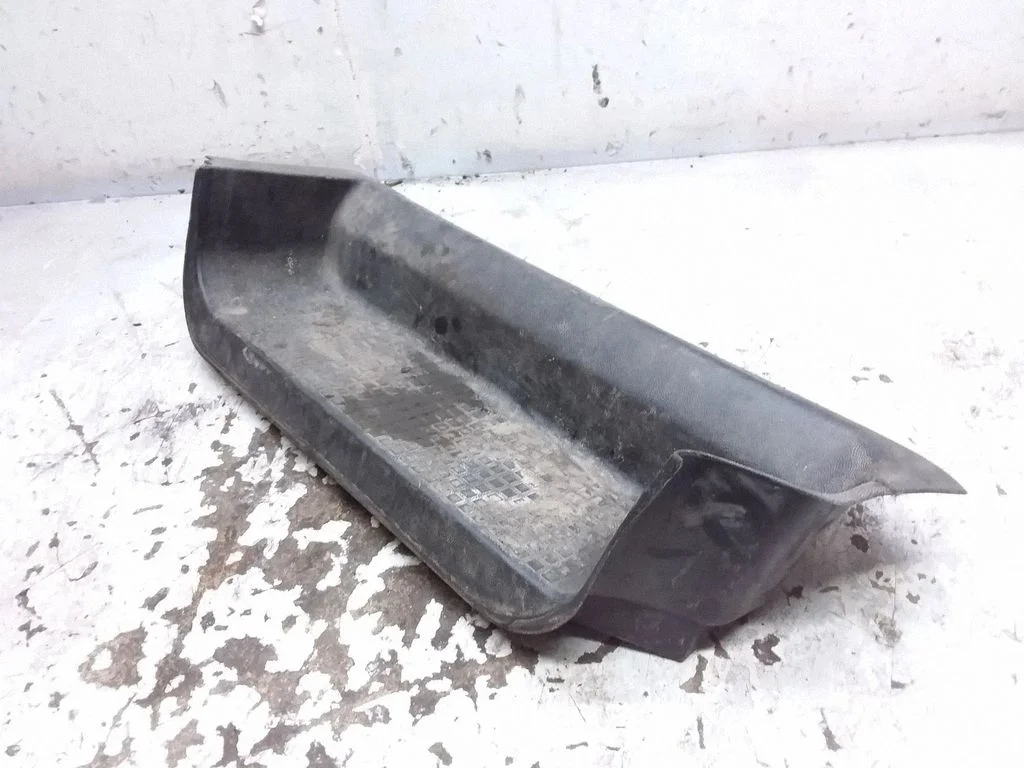 Front sill trim cover 701863736B