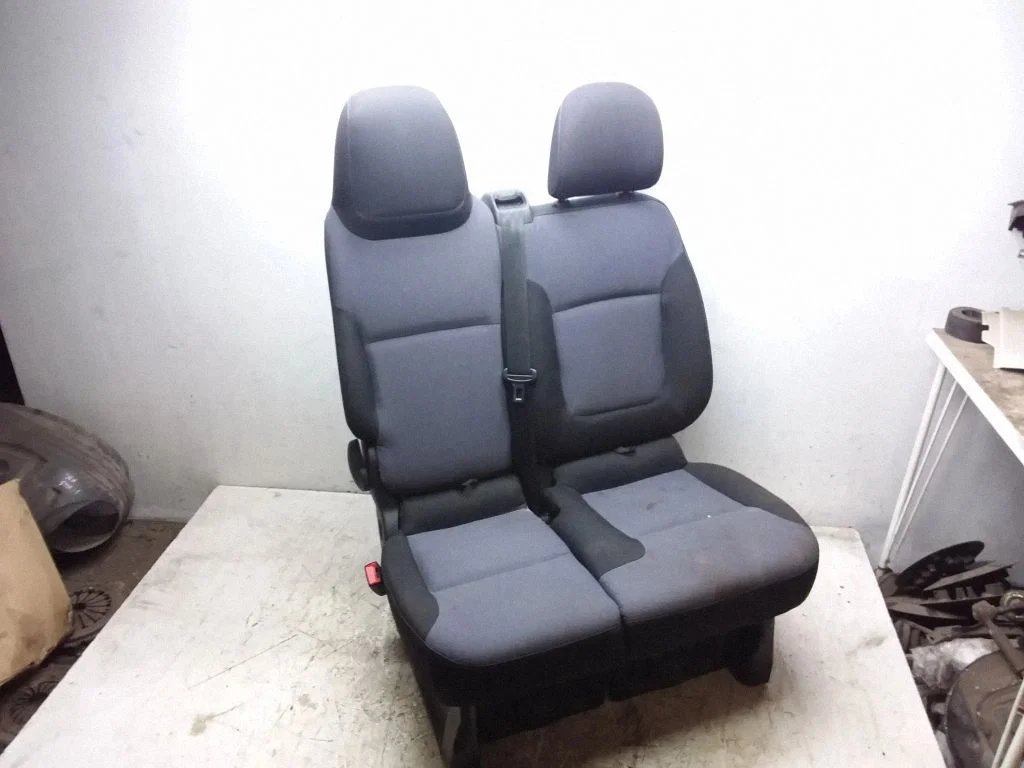 Front passenger seat – left