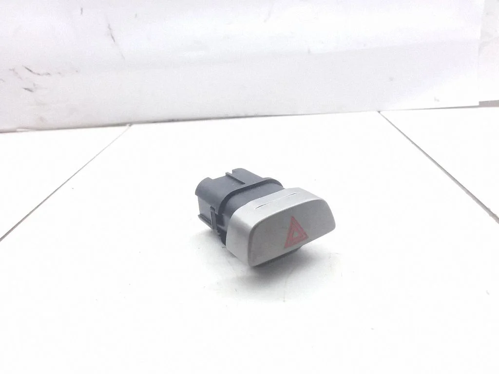 Hazard light switch – Ford Focus C-MAX (2003-2010)