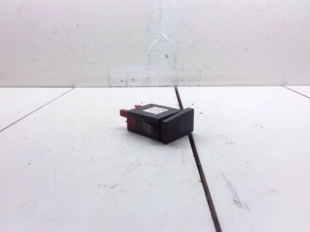 Traction control (ASR) switch – Volkswagen Passat B5 (1997-2000)