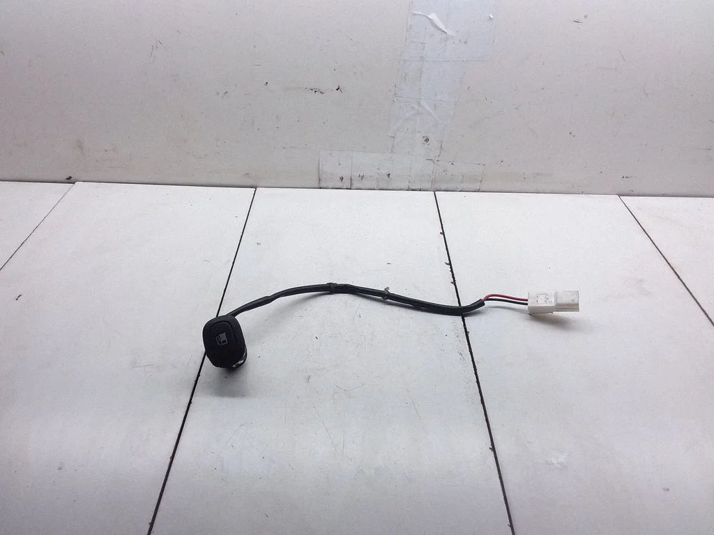 Fuel tank opening switch 935901D000
