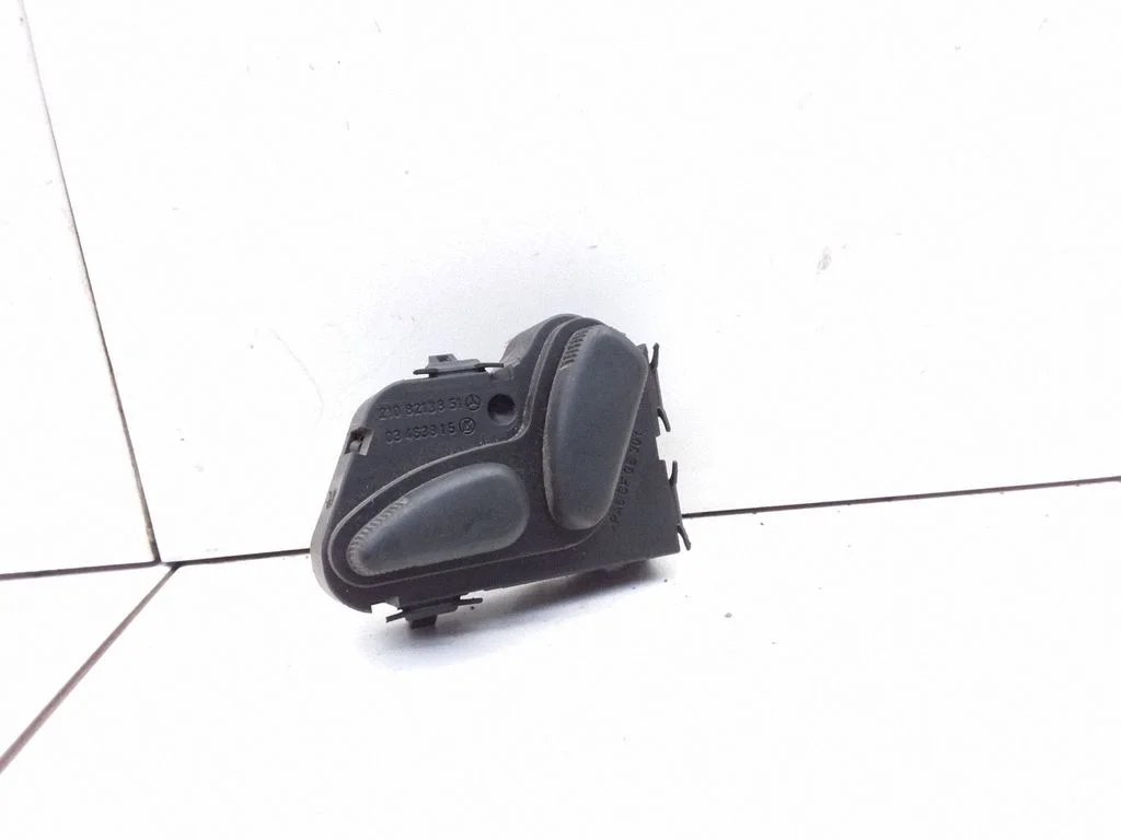 Przełącznik pamięci foteli – Mercedes-Benz Klasa E W210 (1995-2002)