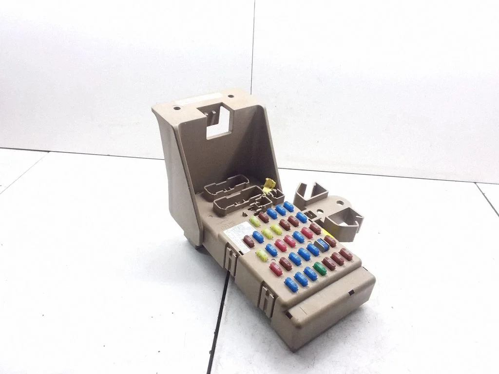 Relay mounting block – Subaru Legacy (2007-2009)