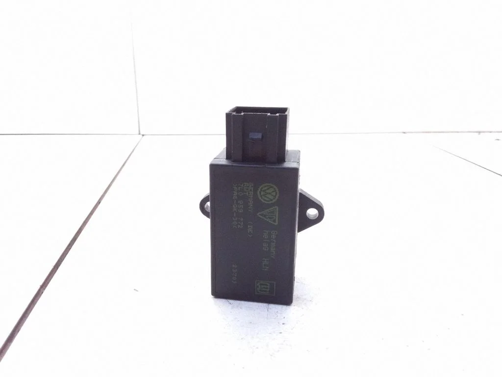 Seat heating relay – Volkswagen Touareg I (2002-2010)