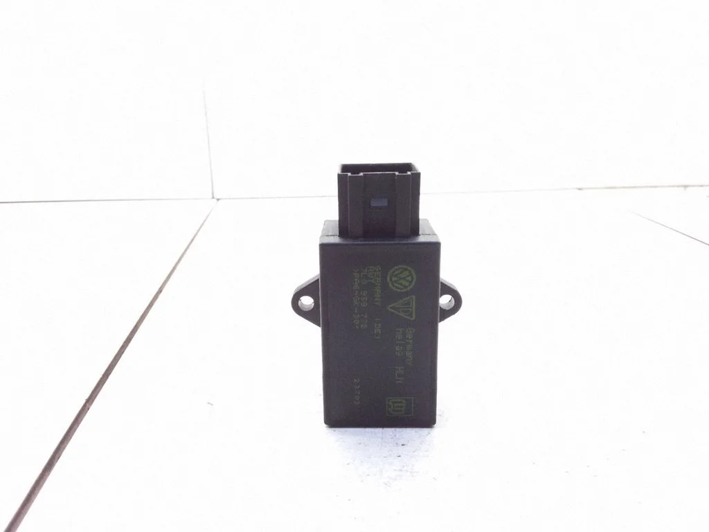 Seat heating relay – Volkswagen Touareg I (2002-2010)