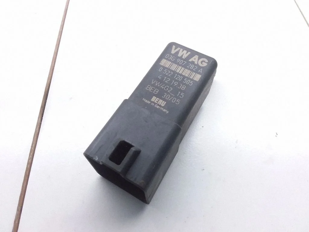 Przekaźnik świec żarowych 03G907282A